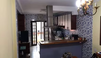Sobrado Triplex localizado ao lado do aeroporto de Congonhas