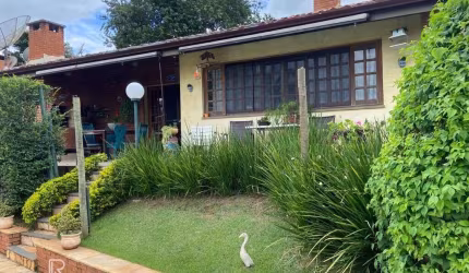 'Encante-se com esta Casa de Condomínio em Atibaia: Conforto e Lazer em um Só Lugar!'
