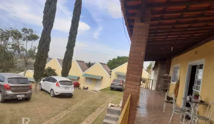 'O Paraíso em Atibaia: Sítio com 24.000m², Casa Principal, Salão de Festas, Piscina e Mais!'