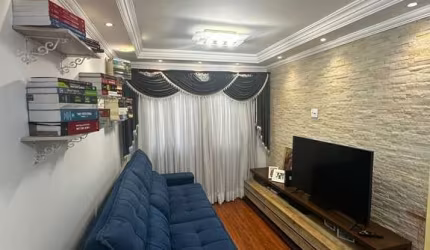 Apartamento reformado de 60m² e dois dormitórios a venda