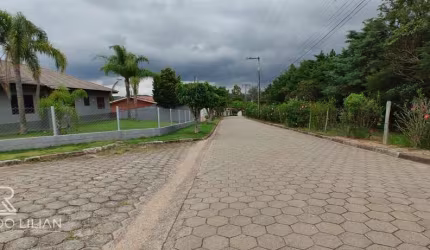 'Terreno dos seus sonhos: 867m² de pura beleza natural em condomínio de chácaras com infraestrutura completa!'