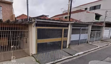 Oportunidade para familia ou construtor. Duas casas independentes totalizando 386m² de terreno