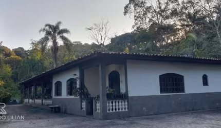 Chácara com 7.000m² de terreno e 404m² de area construida na cidade de Arujá - A VENDA!!!