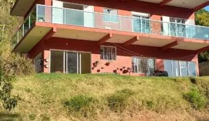 Chacara com terreno de 1124m² com uma bela casa de 4 dormitórios sendo uma suite - A VENDA!!!