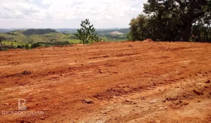 Terreno com 1000m² dentro de conjunto residencial, pronto para construção com 2 Platos..