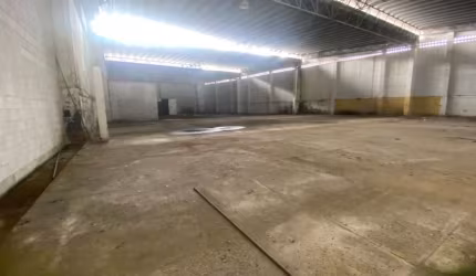 Galpão - Calçada - 1.500,00 m² de área construída e um total de 1.780,00 m² - Vagas para Caminhões