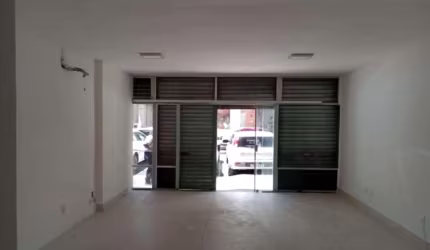 Loja com 38,25 m² de área útil.