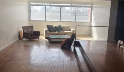 4 Quartos - 1 Suíte - 216 m² - Nascente - Quarto de Serviço - 2 Vagas de Garagem