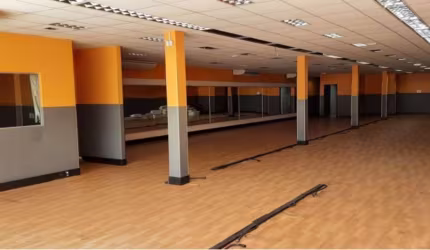 Loja - 780 m² - Vagas de Estacionamento