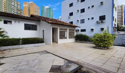 5 Quartos - 421 m² - Varanda - Área Livre - 4 Vagas de Garagem