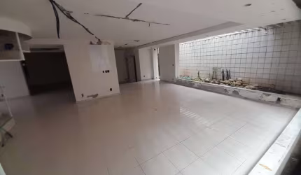 Loja - 9 Salas - 600 m² de Área Construída - 5 Vagas de Garagem