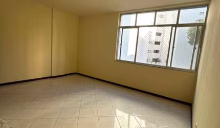 3 Quartos - 1 Suíte - 93 m² - Quarto de Serviço - 1 Vaga de Garagem