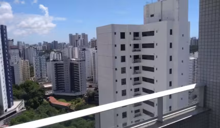 3 Quartos - 1 Suíte - 87 m² - Varanda - 2 Vagas de Garagem.