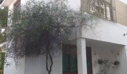 Casa - 610 m² - Nascente - Varanda - Quarto de Serviço - 5 Vagas de Garagem