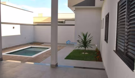 Casa Terrea com piscina e jardim em condominio fechado