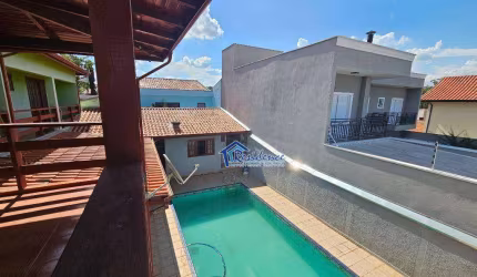Linda casa com Piscina para venda