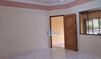 Casa bairrro tranquilo, próximo ao Parque das Frutas