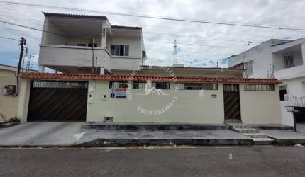 Linda casa no parque 10, com 6 quartos sendo 2 suites,  272 M²  Manaus, AM.