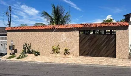 Casa a venda com 4 suítes no bairro Cidade Nova próximo ao Shopping Sumaúma.