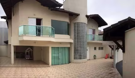 Lindo Sobrado Alto Padrão no Centro de Ribeirão Pires