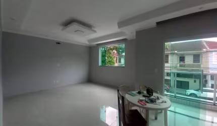 Vende-se casa duplex no bairro do Campo Grande na cidade de Santos