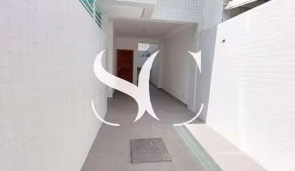 Vende-se casa de 03 dormitórios no bairro do Campo Grande em Santos - Sobreposta Duplex