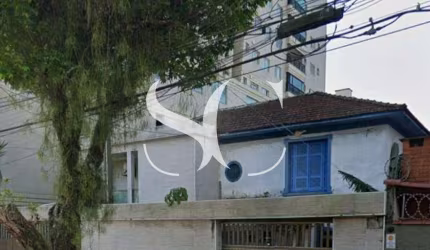 Vende-se terreno no bairro de Embaré em Santos