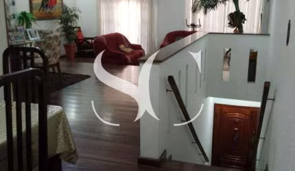 Vende-se casa sobreposta Alta de 03 dormitórios sendo 01 suíte no bairro de Embaré em Santos-SP