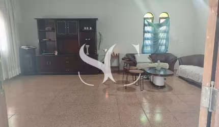 Vende-se casa de 03 dormitórios sendo i suíte no Jardim Guassu em São Vicente - SP