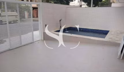 Vende-se sobrado de 03 dormitórios sendo 01 suíte, com piscina no bairro de Embaré em Santos