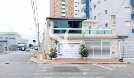 Vende-se sobrado com 2 Suítes no bairro de Guilhermina na Cidade da Praia Grande