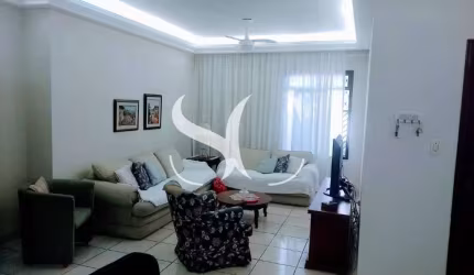 Vende-se casa sobreposta baixa de 03 dormitórios sendo 01 suíte no bairro de Embaré em Santos