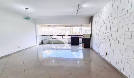 Vende-se apartamento de 03 Dormitórios no bairro de Embaré em Santos.
