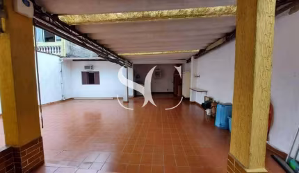 Vende-se sobrado de 03 dormitórios sendo 01 suíte no bairro de Centro em São Vicente