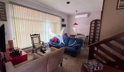Vende-se sobrado de 03 dormitórios no bairro de Embaré na cidade de Santos