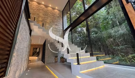 Vende-se Casa de Alto Padrão no Condomínio Iporanga em Guarujá
