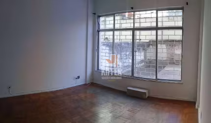 Oportunidade em Icaraí! 2 Quartos na Primeira Quadra da Praia – AP0296