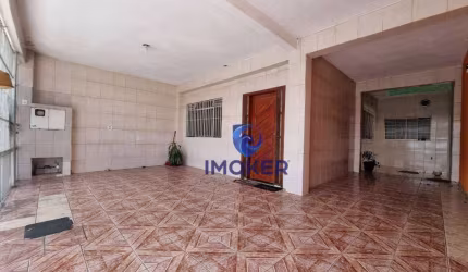 Residência multifamiliar com salão comercial; 3 moradias da mesma família; 3 vagas