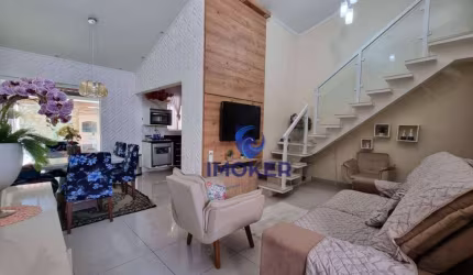 Casa térrea em condomínio fechado; 3 quartos (1 suíte); 3 vagas