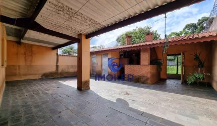 Casa comercial térrea no Centro de Itaquaquecetuba/SP; 3 quartos; 4 vagas; amplo quintal