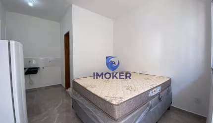 Studio semimobiliado em Mogi das Cruzes/SP; 1 dormitório (com cama box); 1 banheiro; área de serviço; cozinha (com geladeira).