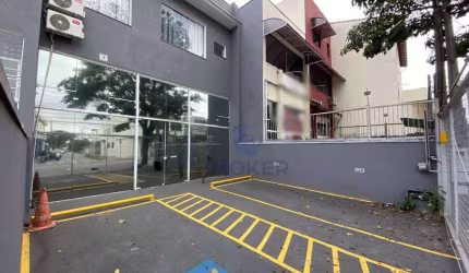 Salão comercial térreo; próximo ao Centro de Suzano/SP; 250 m²; 2 vagas; 3 salas; 3 banheiros; copa; área de serviço.