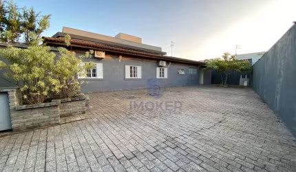 Casa térrea em Suzano/SP; 4 dormitórios (1 suíte); 1 escritório (suíte); amplo quintal; 5 vagas.