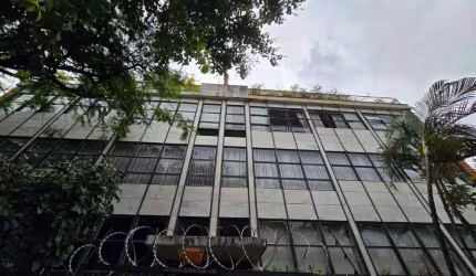 100 metros Av Contorno, 4 qtos, 2 salas, 3 banhos e 2 vagas livres