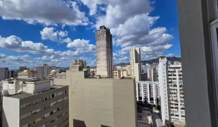 Andar alto com varanda, vista definitiva, melhor localização do Centro/Lourdes, vaga livre