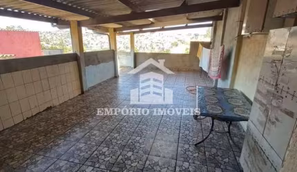VENDE-SE   CASA  COM DOIS DORMITÓRIOS CID. TIRADENTES.
