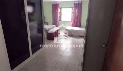 aluga se um sobrado com duas casas com dois dorms  e garagem p/ dois carros
