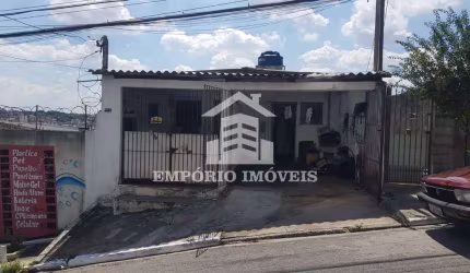 Vende -se um imovel com três casas no valor de C$ 590.000,00
