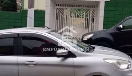 Vende-se um apartamento .
