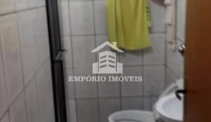 Casa a venda com dois dormitórios e garagem para dois Carros